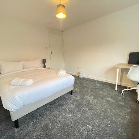 Spacious Bedroom In Beckton Londra Esterno foto