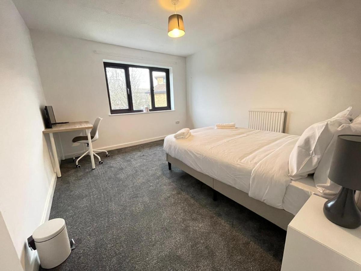 Spacious Bedroom In Beckton Londra Esterno foto